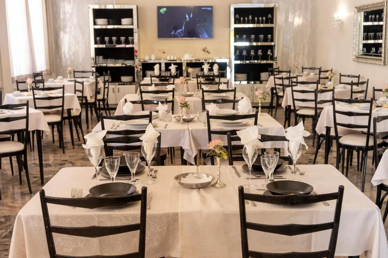 Hotel Giumer Rimini 3*,
