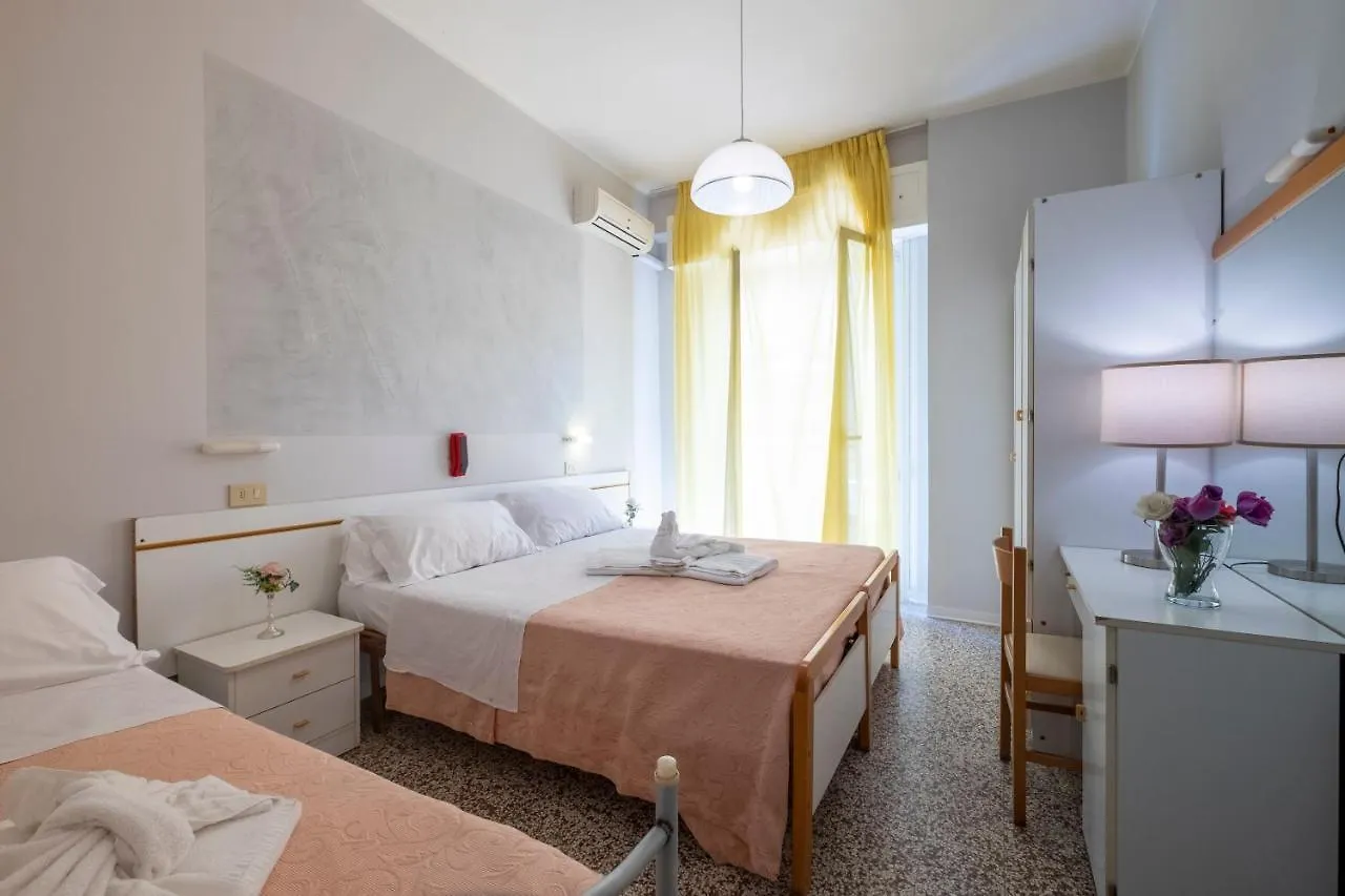 Hotel Giumer Rimini 3*,