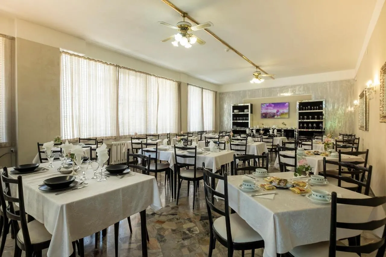 Hotel Giumer Rimini 3*,